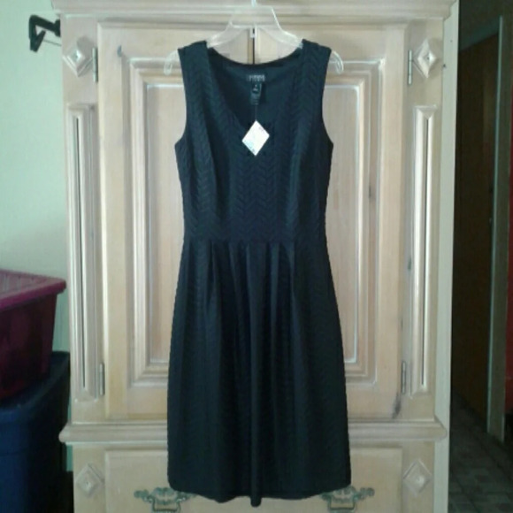 Dress  size  4 - Picture 1 of 3